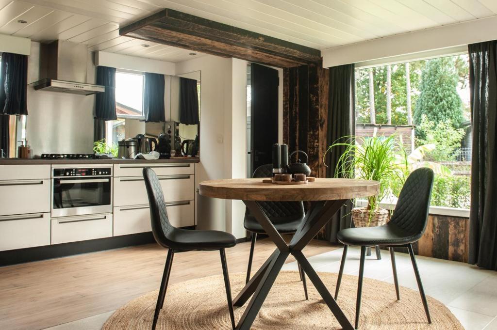 Prachtige Chalet Wabi Sabi Aan Het Water! 赫尔 外观 照片